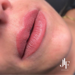 Maquillage permanent lèvres d'une femme à Albi dans le Tarn